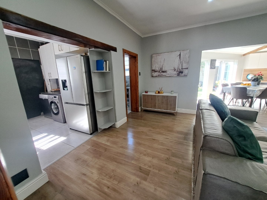 4 Bedroom Property for Sale in Lansdowne Western Cape